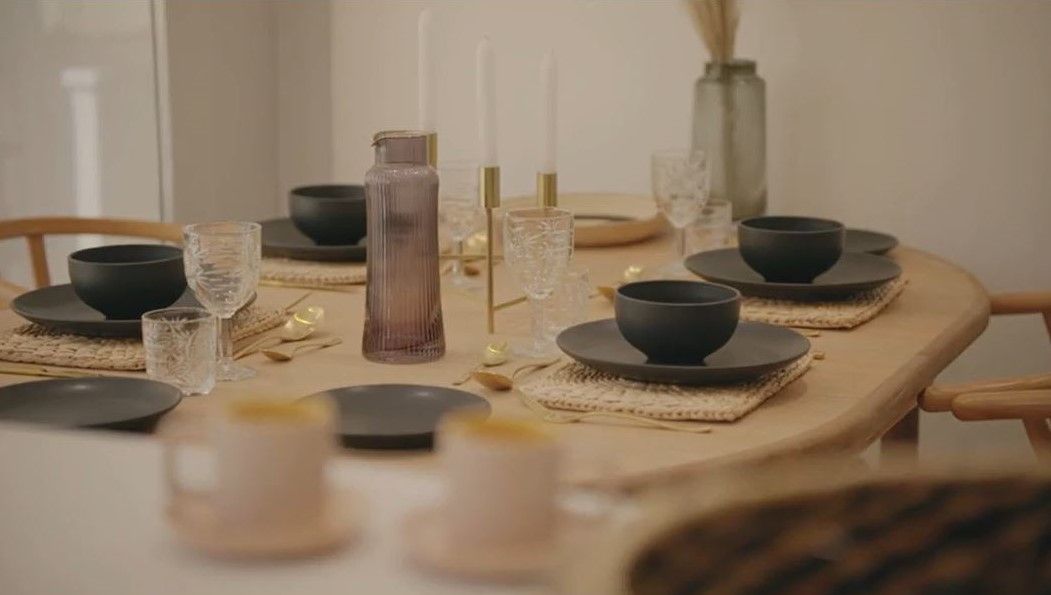 Harry and Yimica had space for a dining area in their kitchen design