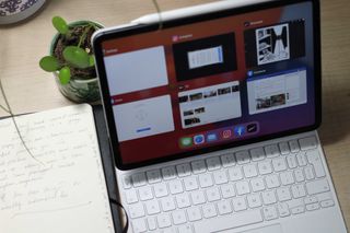 iPad Pro 11-inch 2021 with Magic keyboard and apple pencil