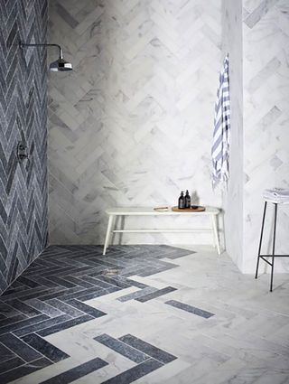 wet room with great and white diagonal tiles