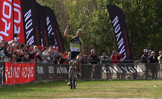 Alban Lakata wins the Roc d'Azur marathon