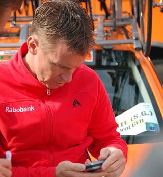 Erik Dekker checks his messages but couldn't find any better predictions than his own, hoping that Freire would take the win, sprint or not.