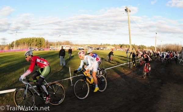 Jeremy Powers (Cannondale-Cyclocrossworld.com) leads the men on the running track