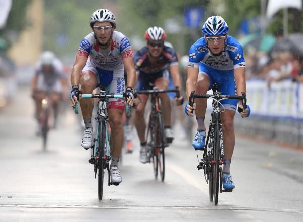 Sacha Modolo (Colnago-CSF) sprints home in 5th.