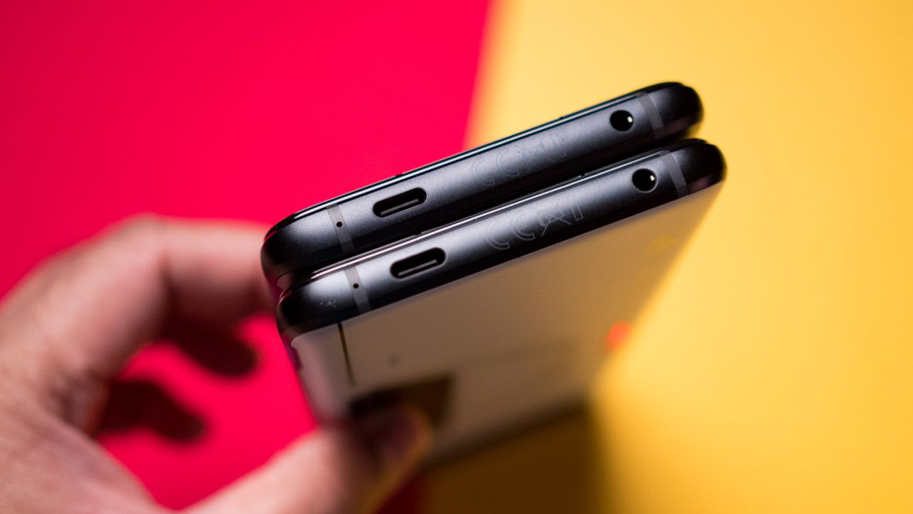ASUS ROG Phone 6D Ultimate vs. ROG Phone 6 Pro