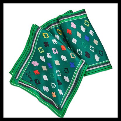 Green, Fashion, Tie, Bow tie, Outerwear, Headgear, Street fashion, Fashion accessory, Style, Scarf,