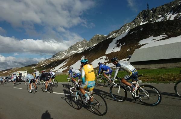 This is not the yellow jersey, just a yellow vest of an Astana rider.