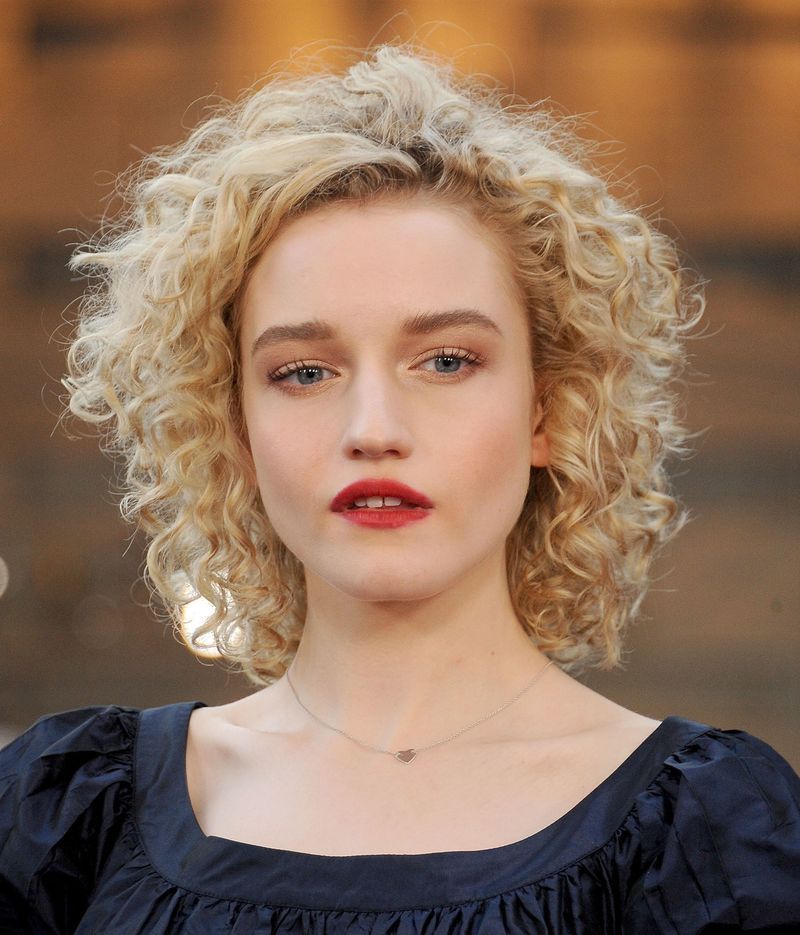 Hair, Face, Hairstyle, Lip, Blond, Chin, Eyebrow, Beauty, Head, Forehead,