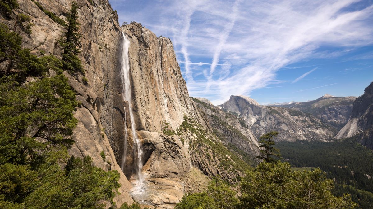 Hiker caught climbing safety barrier at Upper Yosemite Falls for a ...