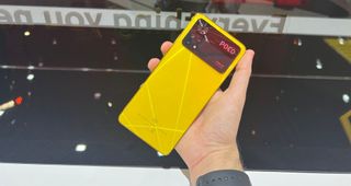 El POCO X4 Pro 5G fotografiado por nosotros en el MWC 2022