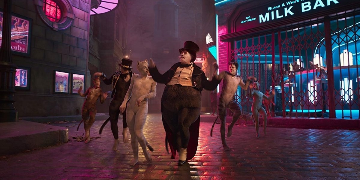 James Corden as Bustopher Jones with the cast of Tom Hooper&#039;s Cats