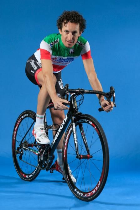 Pellizotti jumps aboard his Androni Giocatolli team bike