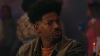 Shorty Meeks (Marlon Wayans) looks over suspiciously in Scary Movie.