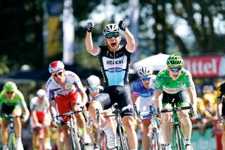 Mark Cavendish wins stage seven of the 2015 Tour de France