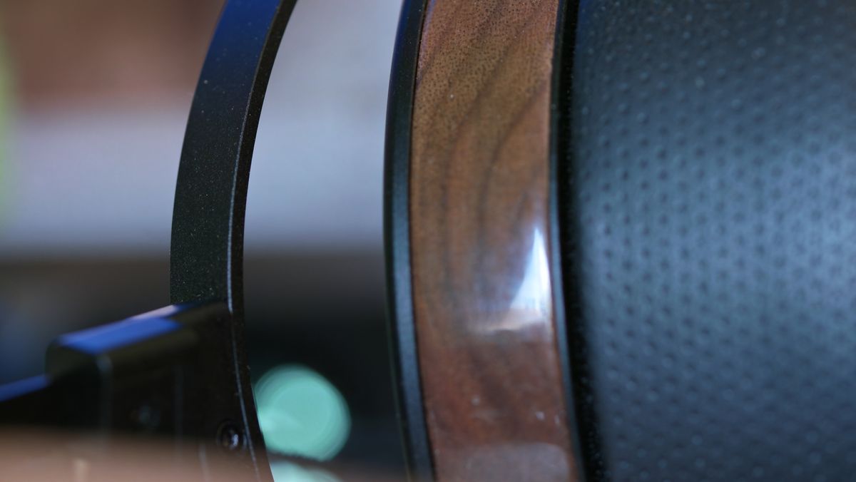 Fosi Audio i5 headphones Walnut and leather components