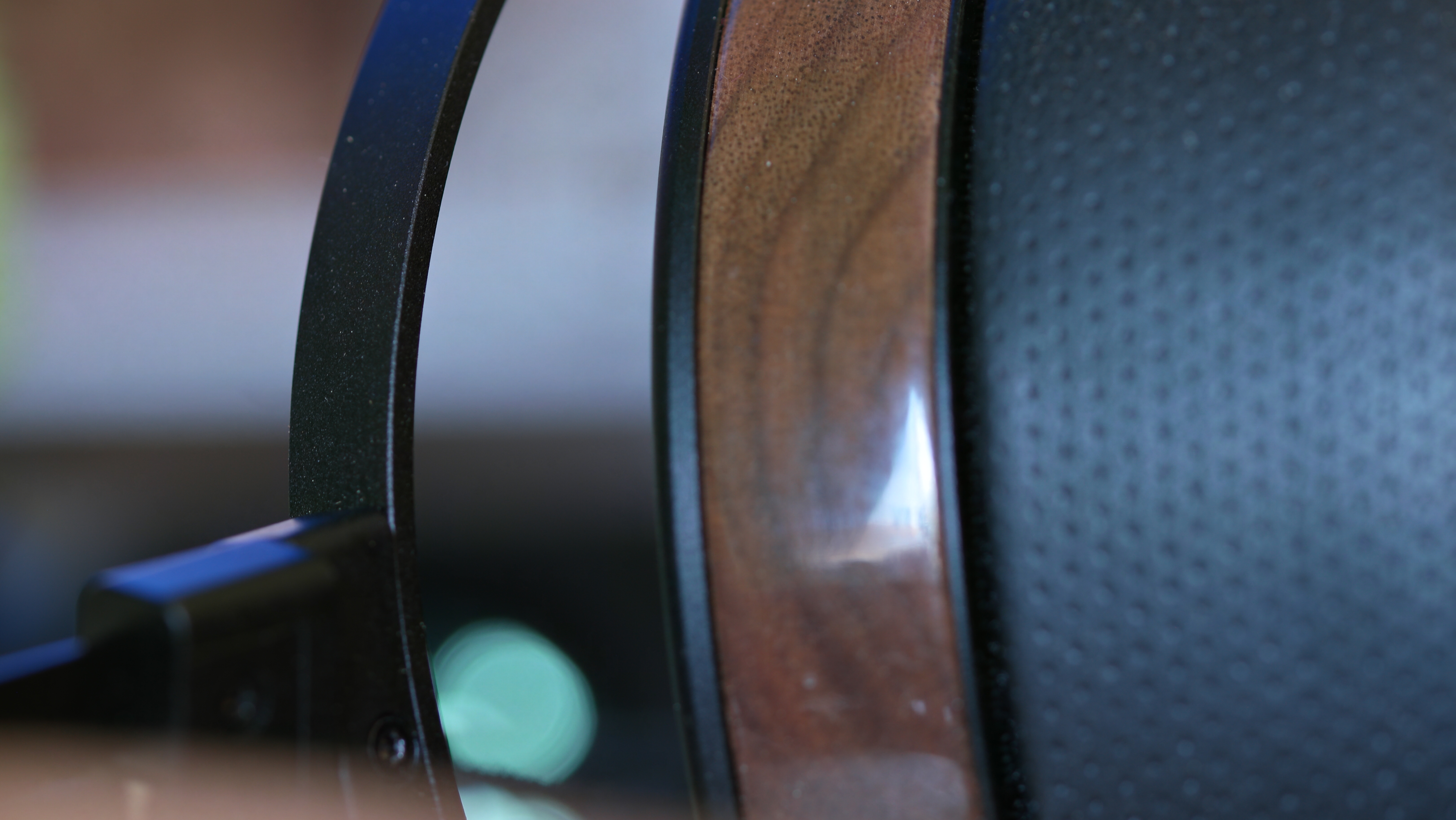 Fosi Audio i5 headphones Walnut and leather components