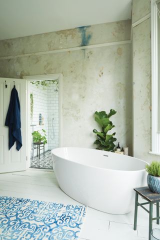 Bath in a bedroom with ensuite