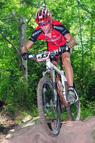 Andy Schultz (Kenda-Tomac-Hayes) descends.