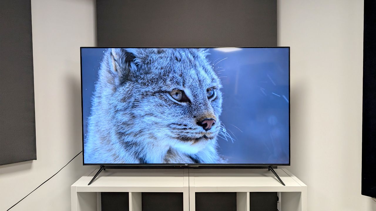 TCL C7K と Amazon Fire TV Omni Mini-LED: 予算に優しいミニ LED TV はどちらを購入すべきですか?