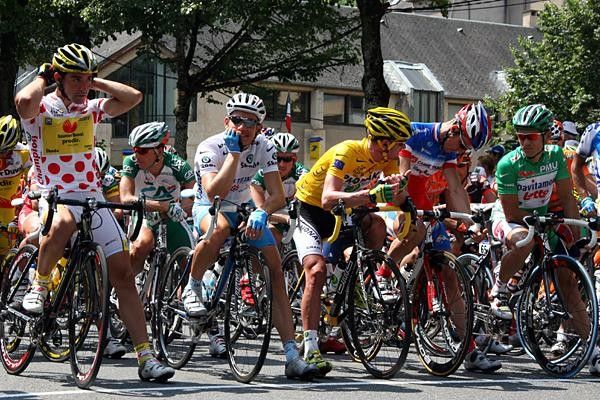 The various classification leaders on the start line in Luchon.