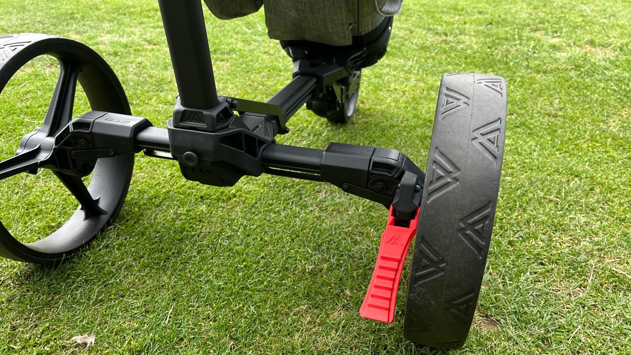 The footbrake on the Big Max Blade Trio