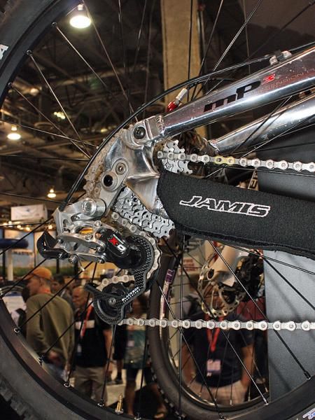 The 2010 Jamis XAM frame now uses thru-axle rear dropouts for better wheel tracking.