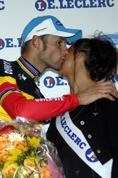 Tom Boonen (Quick Step) accepts his prize for the stage win.