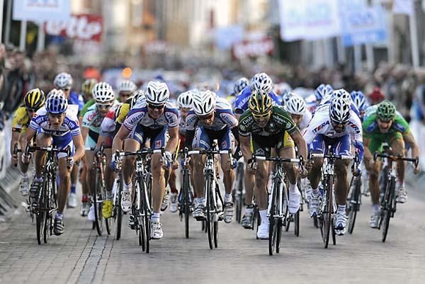 Racers sprint to the finish.