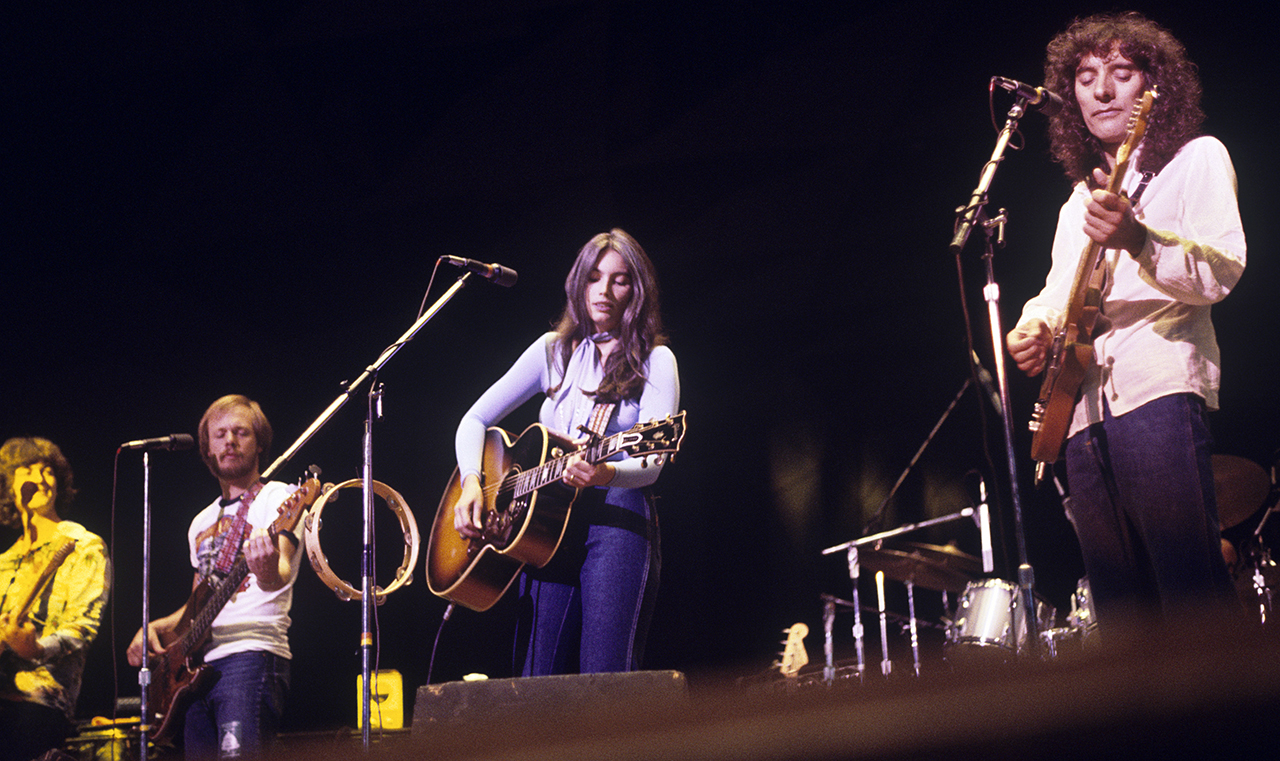 Emmylou Harris performing with Albert Lee (on right) at Tanglewood in Lenox, Massachusetts on September 4, 1977.