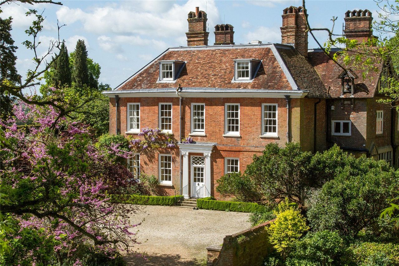 Country house for sale in Surrey