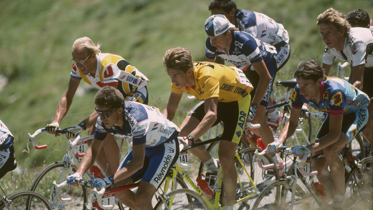 (L-R) Laurent Fignon, Pedro Delgado, Greg Lemond (yellow jersey), Beat Breu, Robert Millar and Steven Rooks compete during stage 17 (Briancon - L&#039;Alpe d&#039;Huez) of the 1989 Tour de France. (Photo by Jean-Yves Ruszniewski/Corbis/VCG via Getty Images)