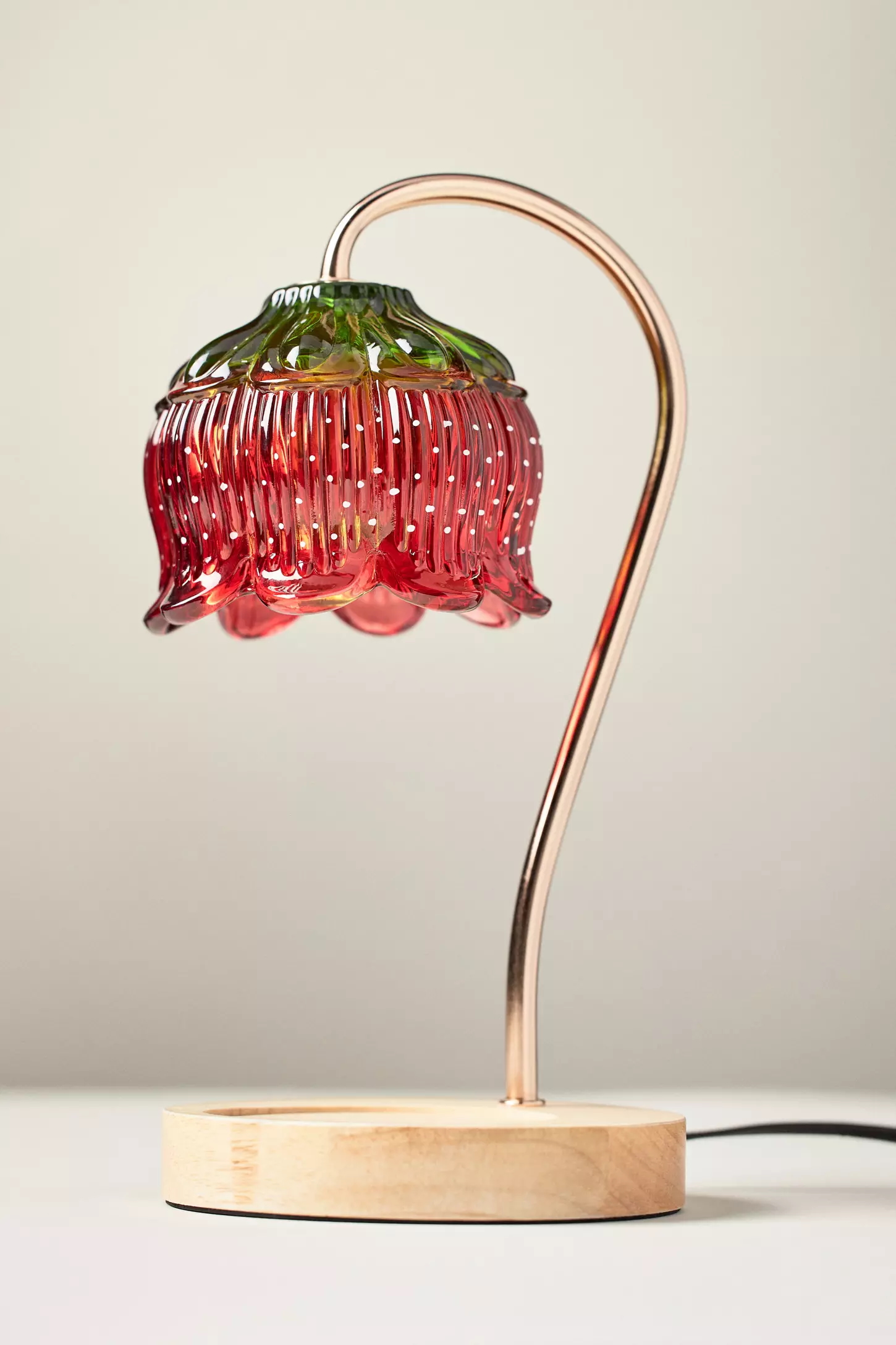 Luz&egrave; strawberry candle warmer lamp