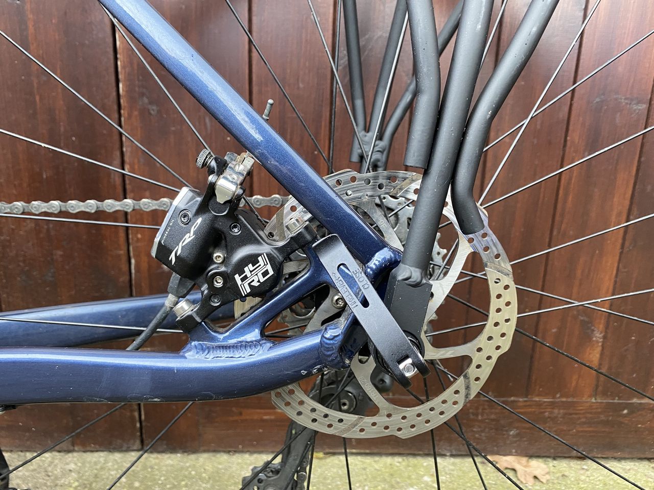 Disc side skewer