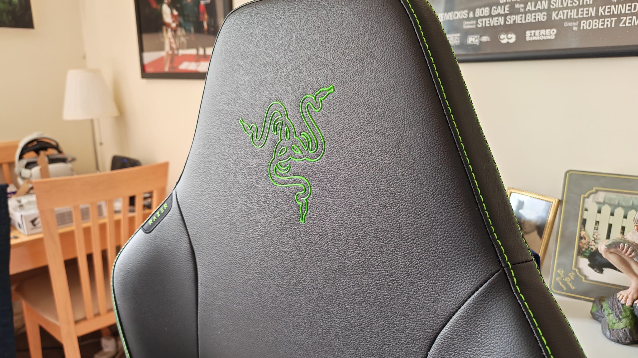 The Razer logo embrioded onto the Razer Iskur V2 NewGen