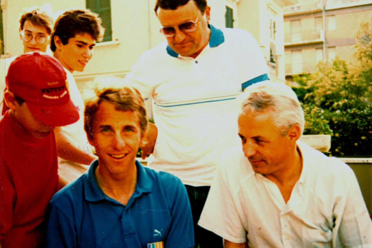 Greg LeMond meets the press on the 1986 Giro d&rsquo;Italia