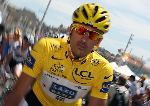 Fabian Cancellara (Saxo Bank) in yellow.