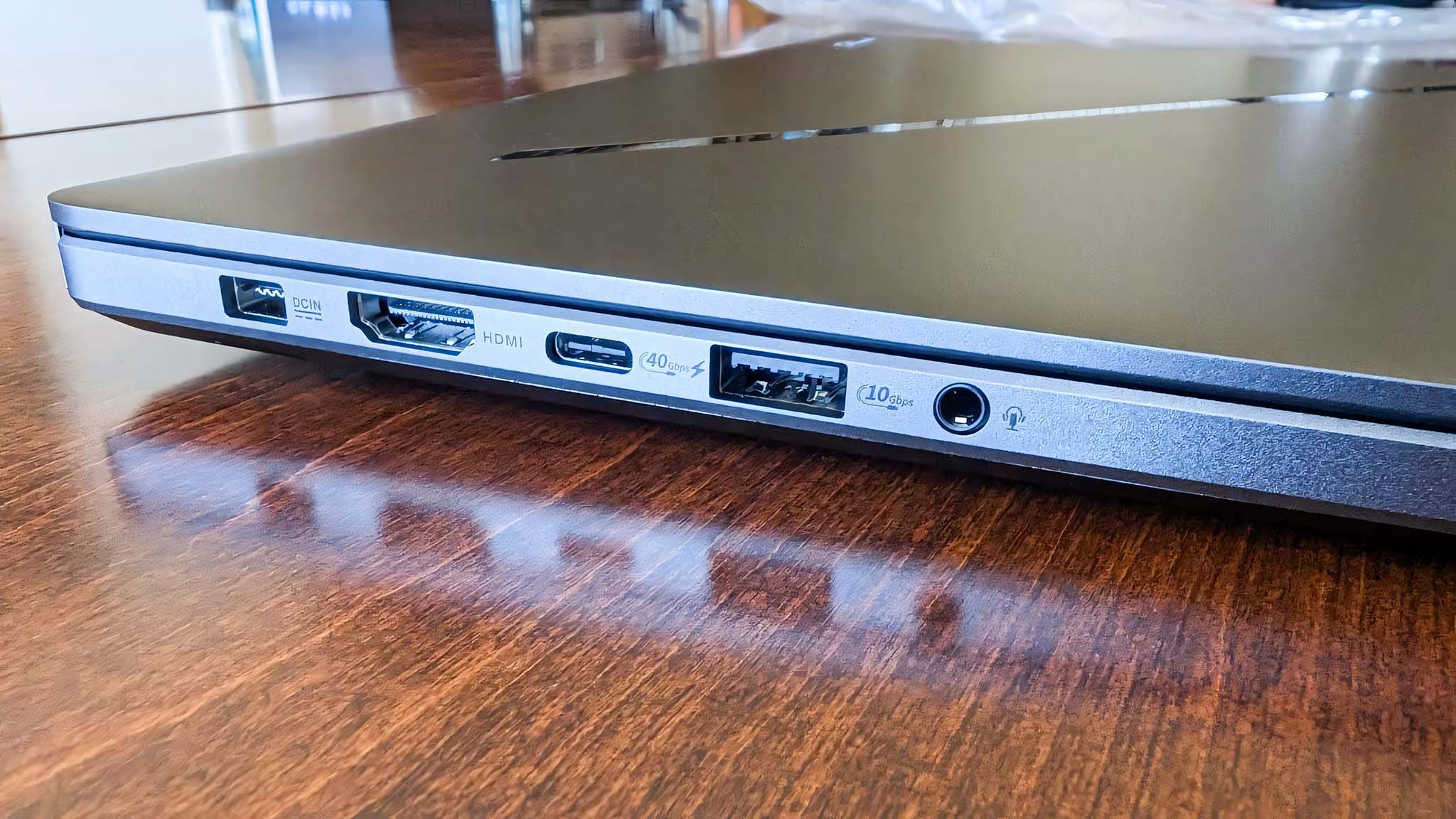 ASUS ROG Zephyrus G16 (2024) GA605 right ports.