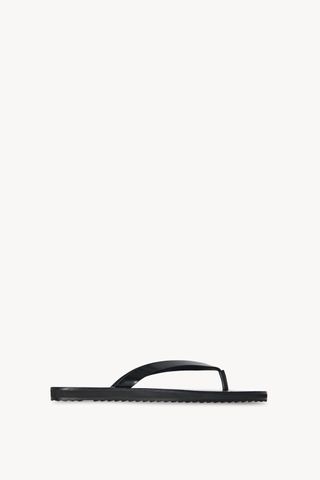 4kGzw3nD5UqzeiMLC8mAjH-320-80 The Summer Shoe Trend Fashion يرتدونها مع طماق