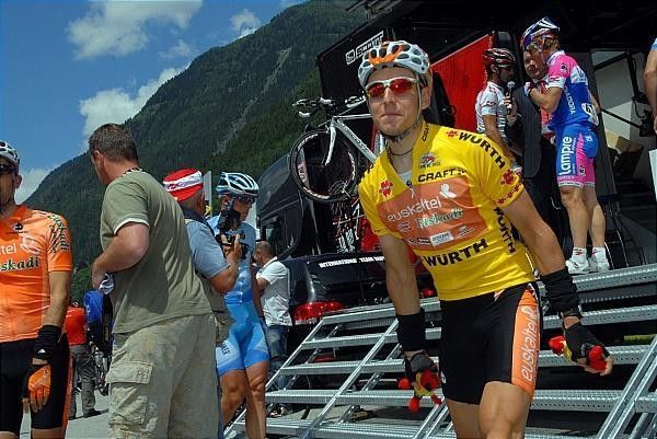 A friendly Igor Ant&oacute;n (Euskaltel-Euskadi)