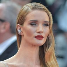 a picture of Rosie Huntington-Whiteley - foundation tips