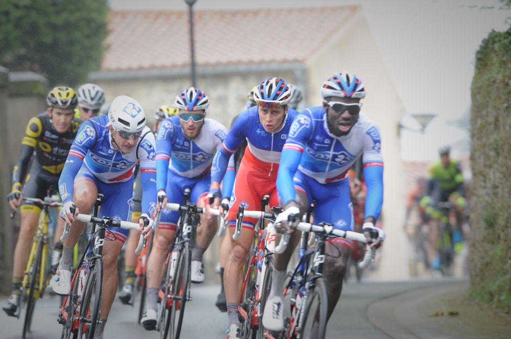 FDJ chase during stage 1 at Circuit Cycliste Sarthe - Pays de la Loire