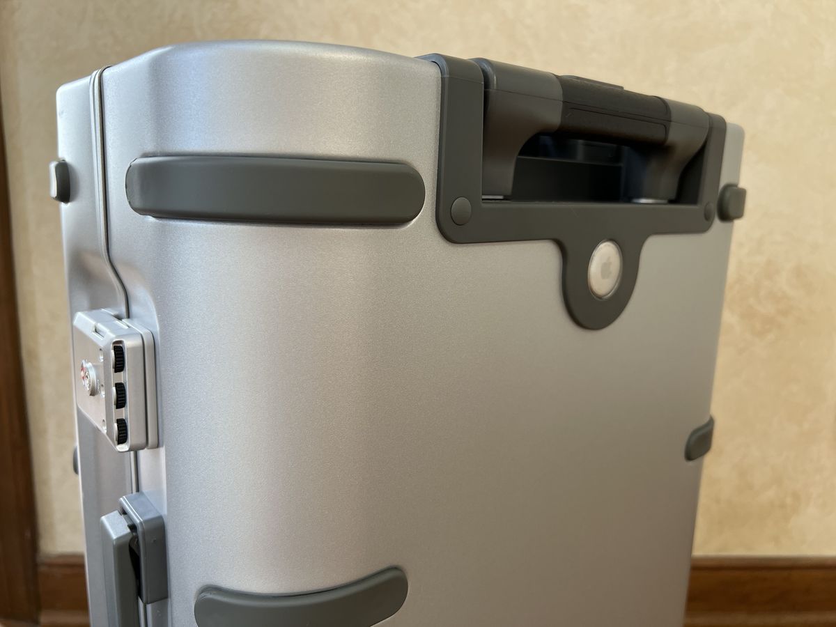 Samsara Tag Smart AirTag Luggage review Excellent trackable suitcase