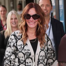 Julia Roberts wears Superga sneakers