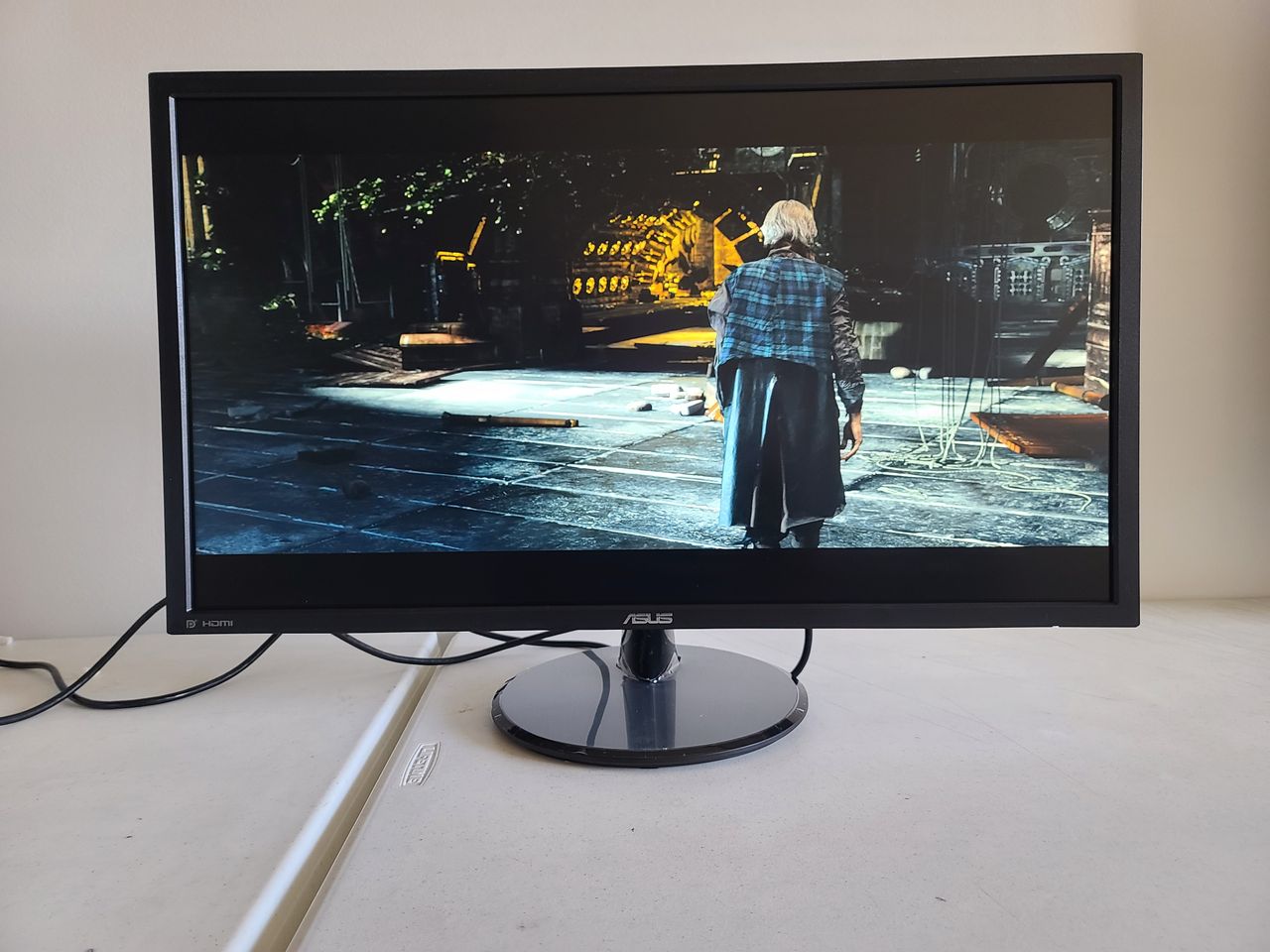 Asus VP28UQG Monitor Review: 4K Gaming Savings | Tom's Hardware