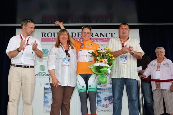 Stage winner and race leader Annemiek Van Vleuten (Nederland Bloeit) on the podium.