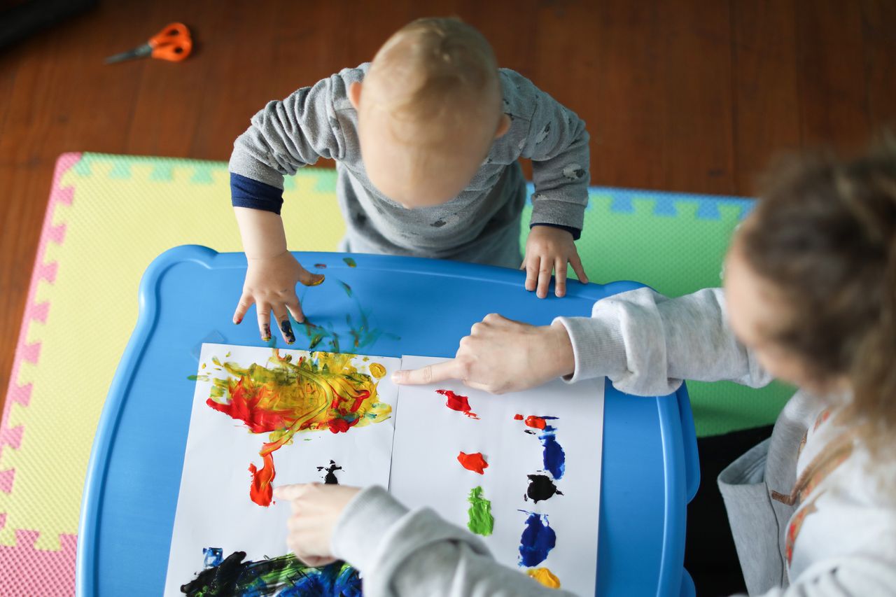 toddler finger painting