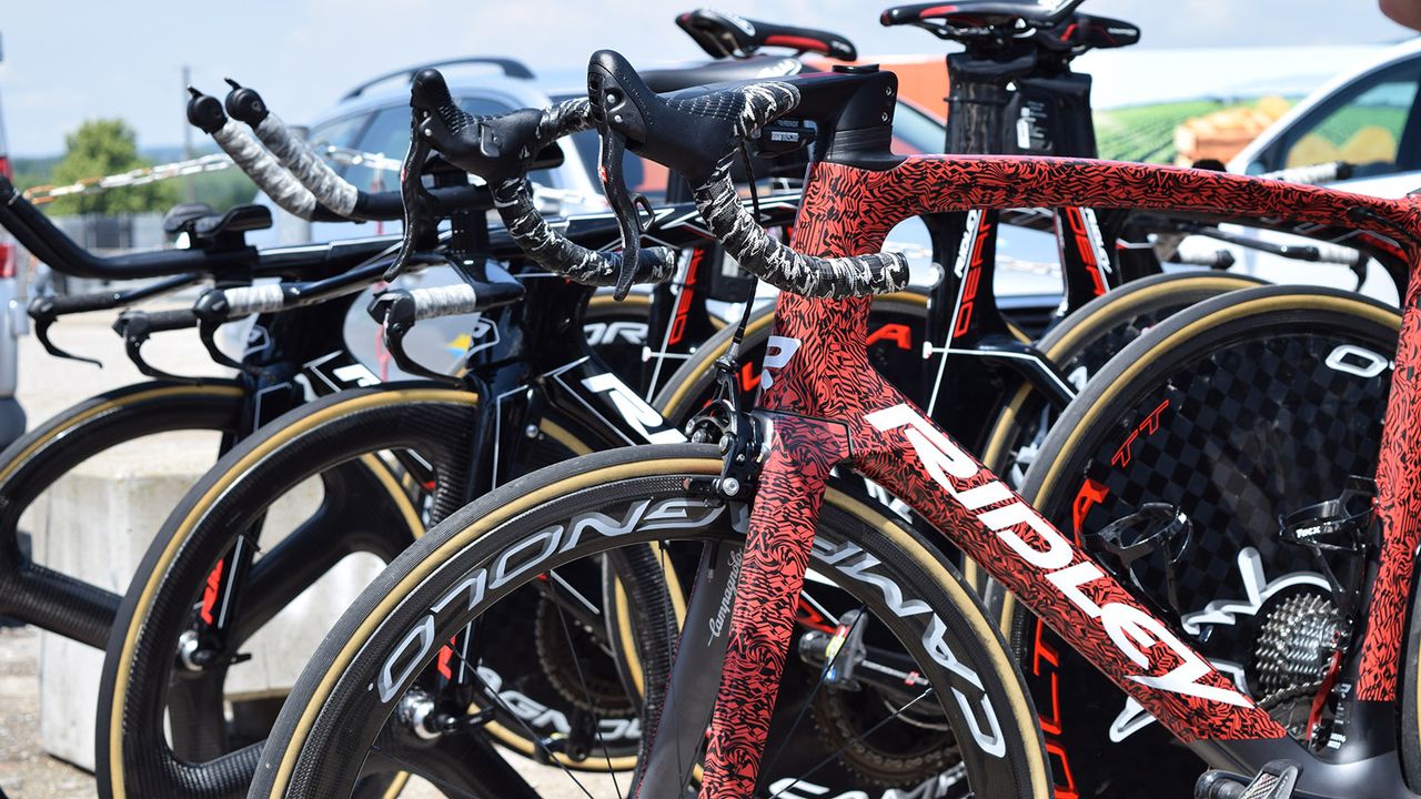 At the head of the down tube there is a flowing outward shape, similar to the new aero framesets recently seen from Specialized and Trek