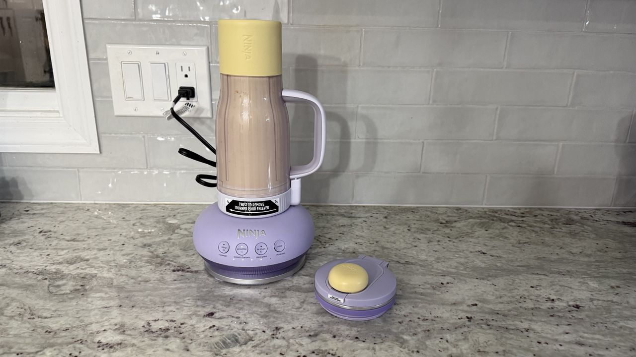 Making a banana smoothie with Ninja BlendBOSS Tumbler Blender