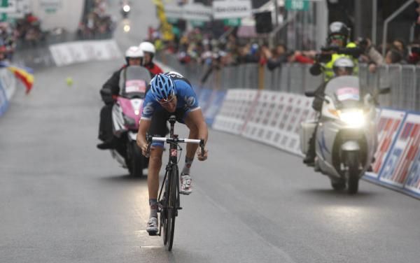 Ryder Hesjedal (Garmin - Barracuda) sprints for the line