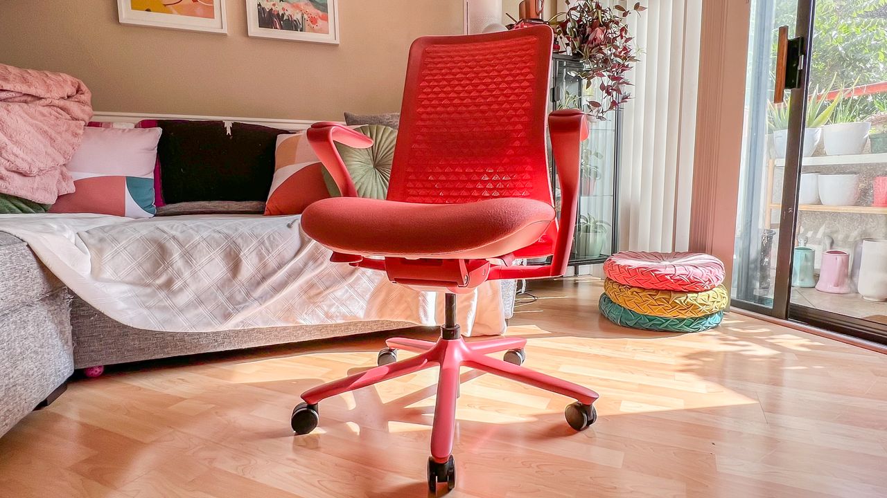Branch Verve in coral in a living room