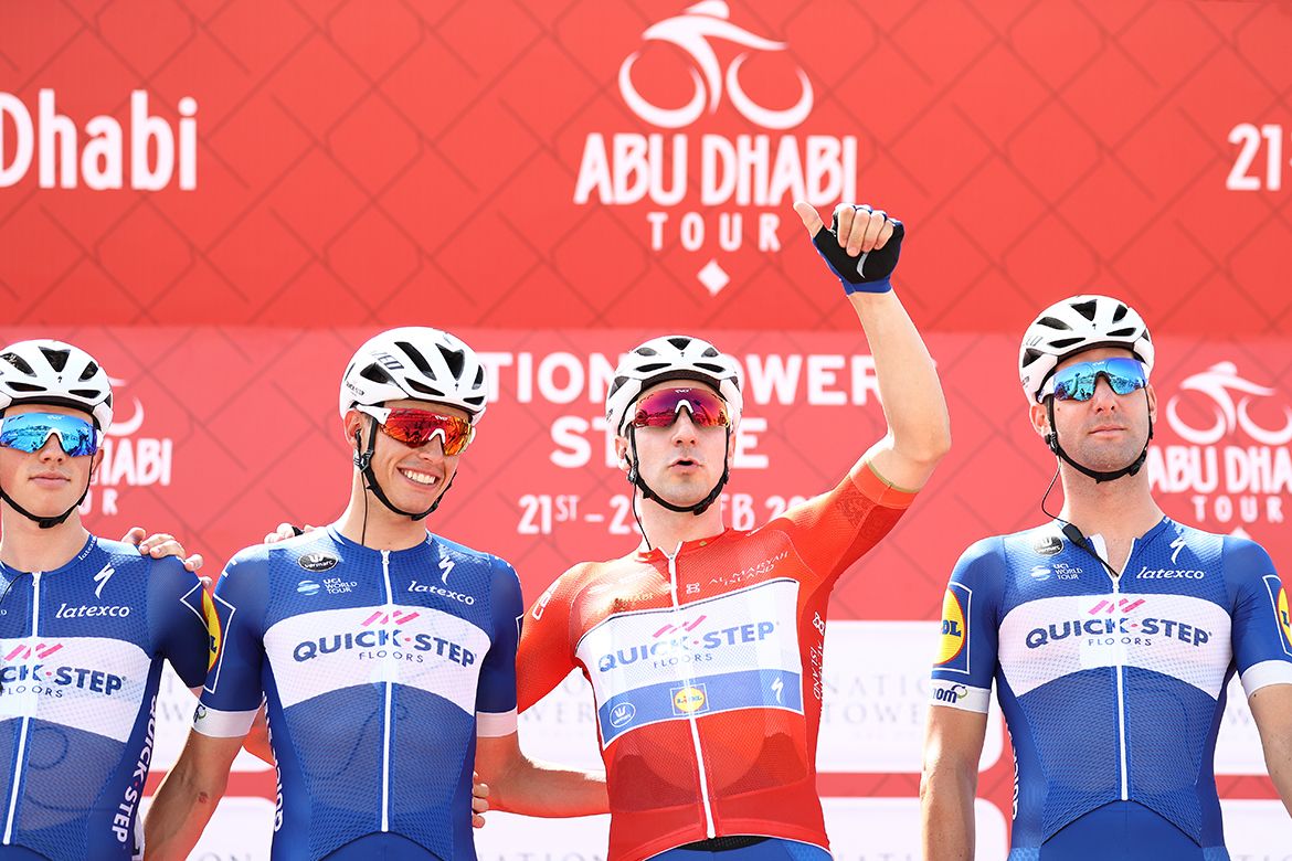Elia Viviani and Quick-Step Floors are introduced to the fans
